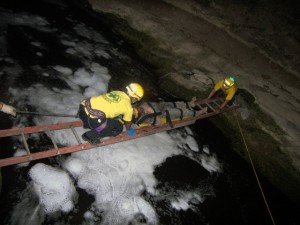 30メートルの高さから転落