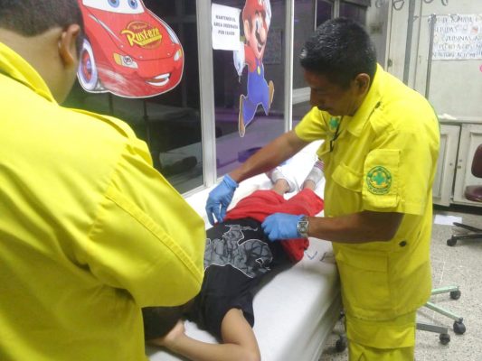 COMMANDOS ATTEND TO AT LEAST 7 PEOPLE BURNED BY FIREWORKS