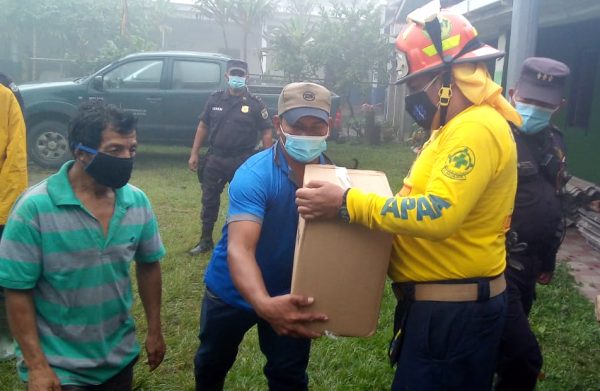COMANDOS COLLABORATES IN FOOD DISTRIBUTION