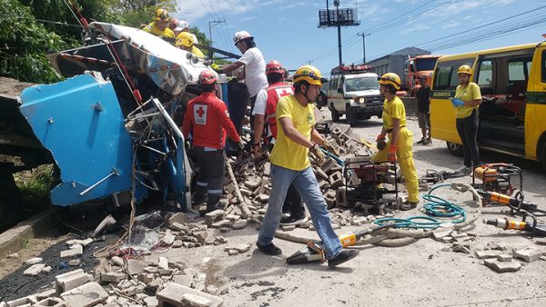 DEUX MORTS ET DEUX BLESSÉS DANS UNE COLLISION DE CAMIONS