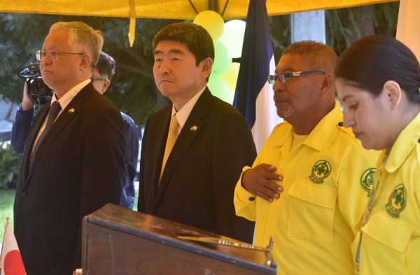 JAPAN DONERER TRE AMBULANSER TIL COMANDOS DE SALVAMENTO